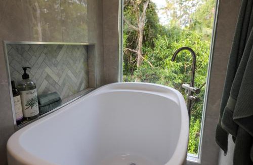 Eagle Heights House | Satin Bower Cottage