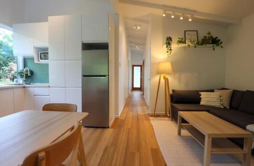 Eagle Heights House | Satin Bower Cottage