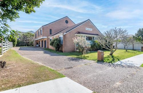 Sawtell Apartment | Sawtell Beachfront Villa - 2 mins to everything!