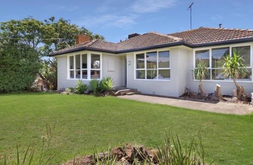 Highton House | Scenic Serenity Large Family Home in Geelong