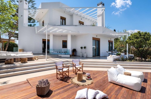 Ixia House | Schöne weiße Ferienvilla Liebe by Interhome