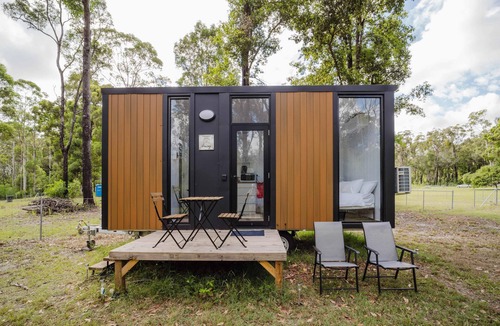 Ashby Heights House | Schlaraffenland 2 by Tiny Away