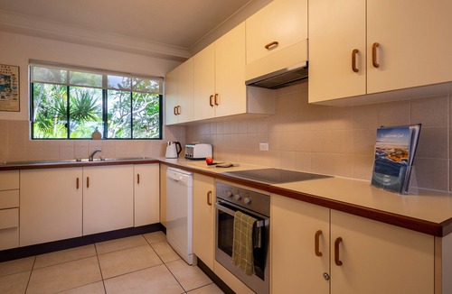 Scotts Head Apartment | Scotts Head Beach Apartment - Unit 1