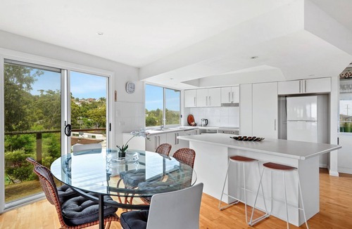 Forresters Beach House | Sea Breeze