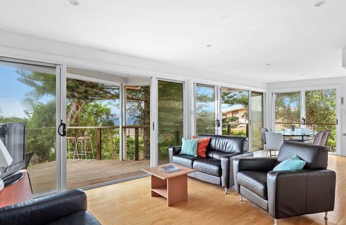 Forresters Beach House | Sea Breeze
