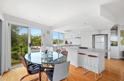 Forresters Beach House | Sea Breeze