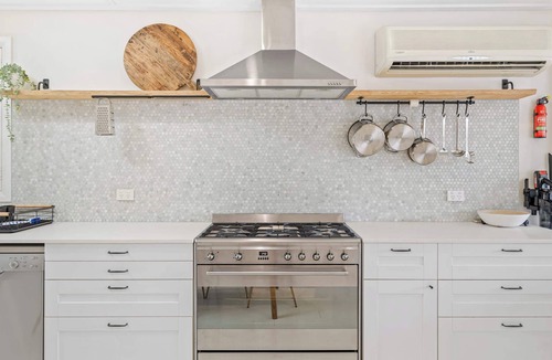 Forresters Beach House | Sea Breeze by Coast Hosting