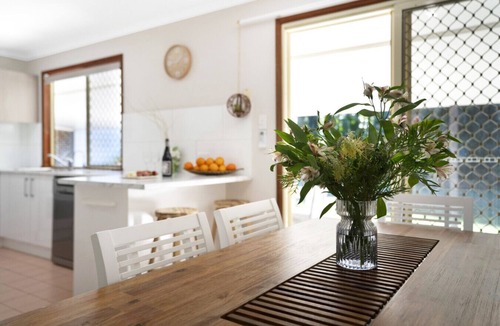 Mudjimba House | Sea Breeze Cottage at Mudjimba - Pet friendly