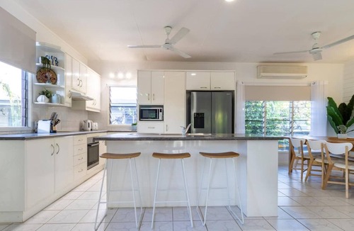 Rapid Creek House | Sea Breezes on the Foreshore | Massive Pool
