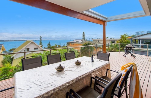 Bonny Hills House | Sea-eagle sanctuary - views, pool, stroll to beach