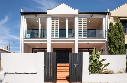 Semaphore House | SEA FOR MILES at Semaphore to relax & unwind