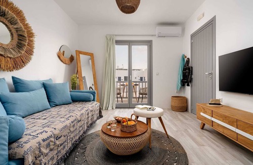 Agios Prokopios Apartment | Sea La Vie Apartment, Steps from the Beach, Agios Prokopios