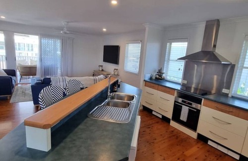 Bargara House | Sea La Vie, Bargara Beach