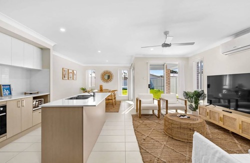 Salamander Bay House | Sea La Vie One 400m to waters edge