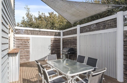 Apollo Bay House | Sea Loft - Central & Private