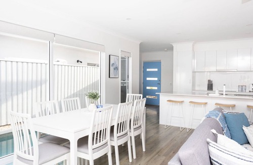 Kingscliff House | Sea Poppy - Beachside 4 Bedroom home with pool