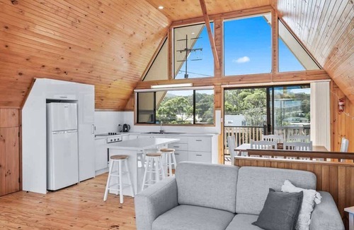 Kioloa House | Sea-renity Summary: R
