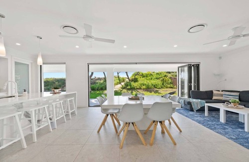 Noraville House | Sea & Sun Beach House-Direct Beach Access