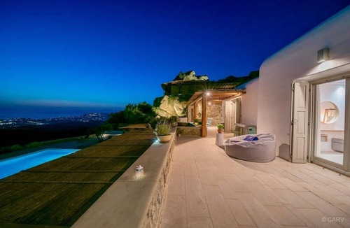 Mykonos Villa | Sea-View 2BR Villa Gated Commun & Sunset Terrace