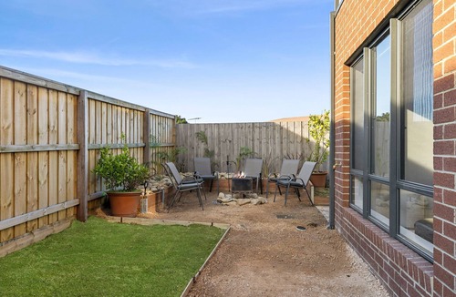 Clifton Springs House | Sea View Seaside Retreat, Pet friendly.