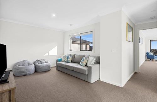 Clifton Springs House | Sea View Seaside Retreat in Clifton Springs