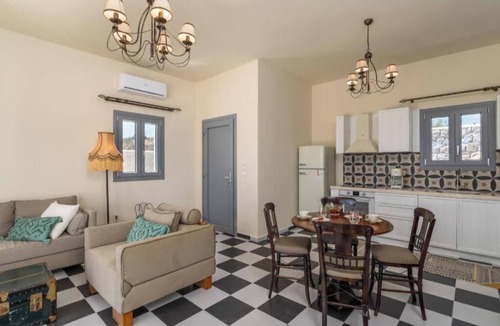 Milos House | Sea View Villa in Adamas with Parking – Close to Beach & Island Highlights