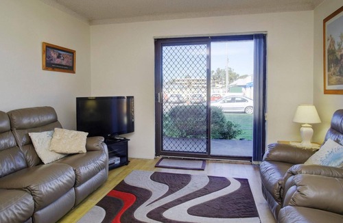 Tuncurry Apartment | Seabreeze 6 - Opposite Tuncurry Bowling Club!
