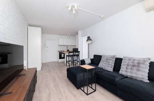 Mosman Park Apartment | Seabreeze Escape – Stylish 1BR Apartment Close to Beach & River