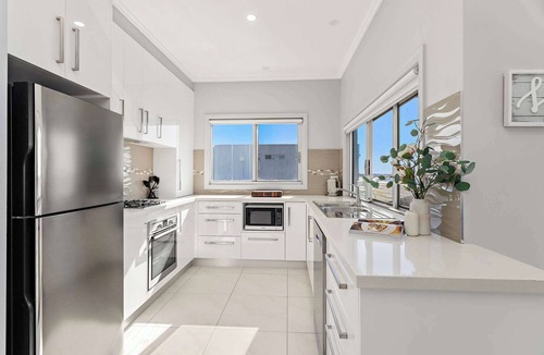 Warilla Apartment | Seabreeze on the Beach "Aura"