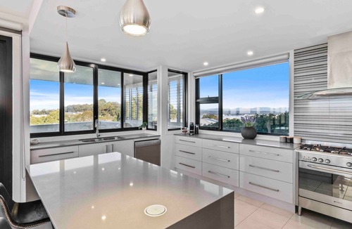 Long Beach House | Seabreeze Sanctuary is a beautiful modern home with panoramic views