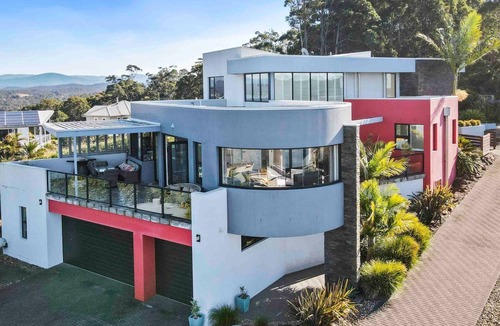 Long Beach House | Seabreeze Sanctuary is a beautiful modern home with panoramic views