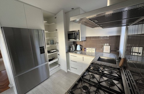 Mornington Apartment | Seachange - 1 min walk to Mills Beach, 9 min walk to Main Street MORNINGTON