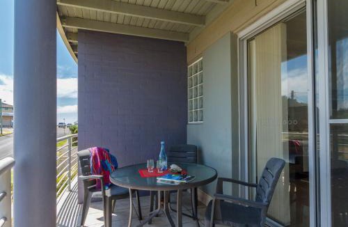 Hawks Nest House | Seachange Apartment 2