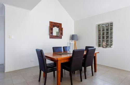 Hawks Nest House | Seachange Apartment 2