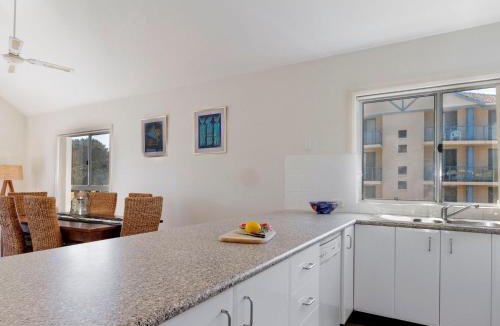 Hawks Nest House | Seachange Apartment 3