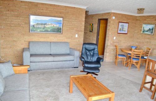 South West Rocks Apartment | Seacrest Unit 1 - Bring your own linen.