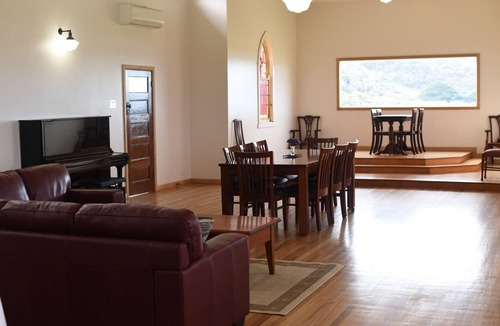 Sugarloaf House | Seacroft Chapel - LUXURY with Amazing Ocean VIEWS