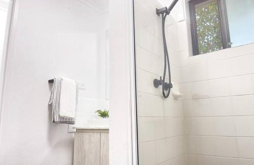 Batehaven Apartment | Seafoam Hideaway - Oceanfront Stay for 4