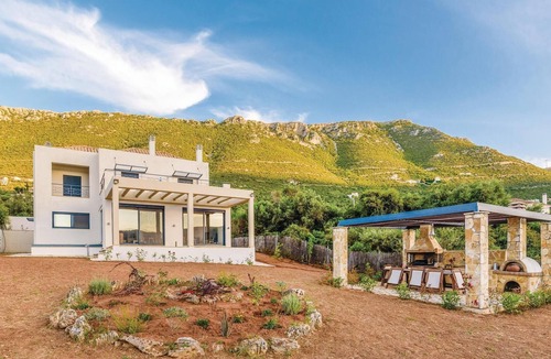 Skroponeria House | Seafront Holiday Villa