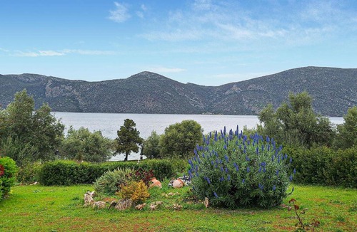 Skroponeria House | Seafront Holiday Villa