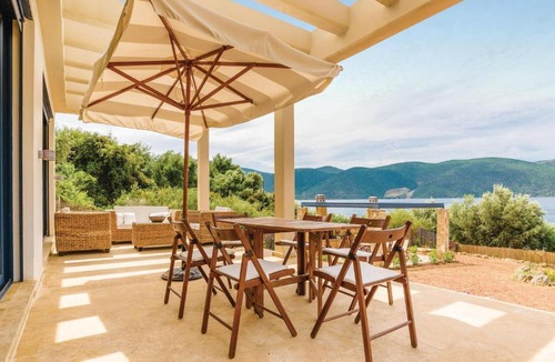 Skroponeria House | Seafront Holiday Villa