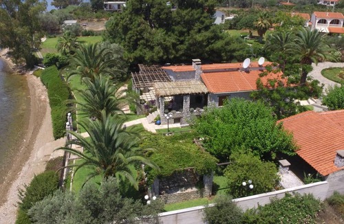 Eretria Villa | Seafront Luxury Villa w/5-en/suite BR & BBQ