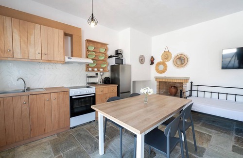 Exomvourgo Apartment | Seafront maisonettes by TinosStay