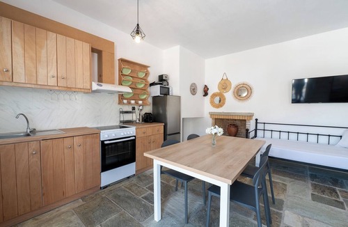 Exomvourgo Apartment | Seafront maisonettes by TinosStay