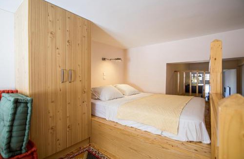 Itea Apartment | Seafront Studio with Loft Bed