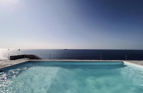 Paros Villa | Seafront Villa 190sq.m | Private & Shared Pool | Endless blue