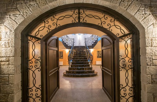 Ferma Villa | Seafront VIlla Kastello Kalliste | 8 bedrooms | 8 bathrooms