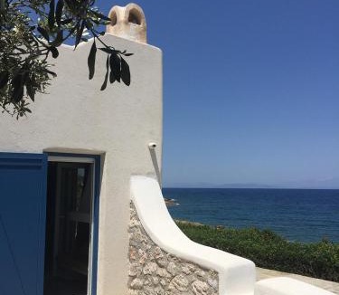 Fofola Apartment | Seafront Villa Polyxene