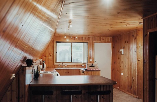 Coles Bay House | Seagrass Chalet - Freycinet Holiday Houses