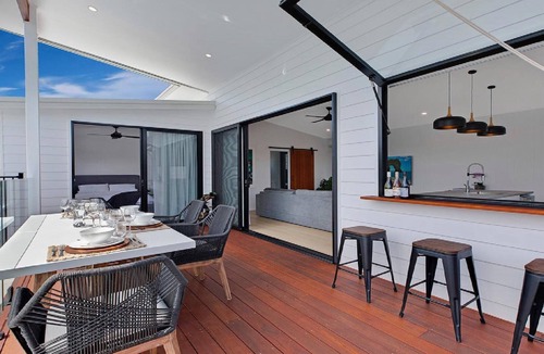 Long Jetty House | SEASCAPE BLUE BAY - A BALI INSPIRED STUDIO WITH HEATED POOL